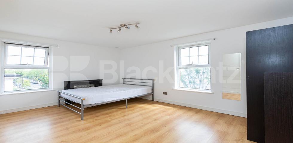 			SPACIOUS 3 BED MINS TO TUBE!, 3 Bedroom, 1 bath, 1 reception Flat			 Criterion Mews, ARCHWAY 